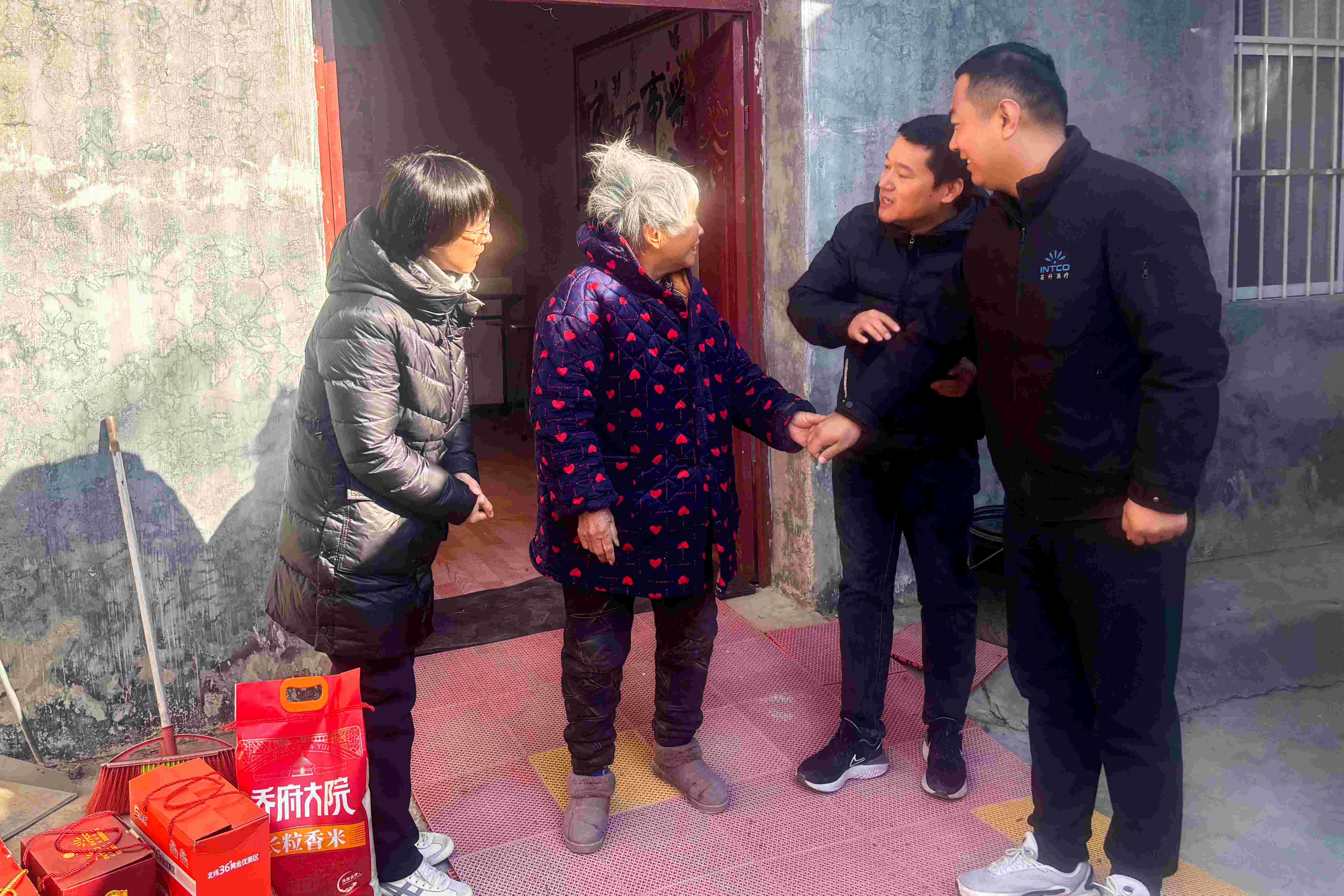安徽比分365医疗发展春节走访慰问活动